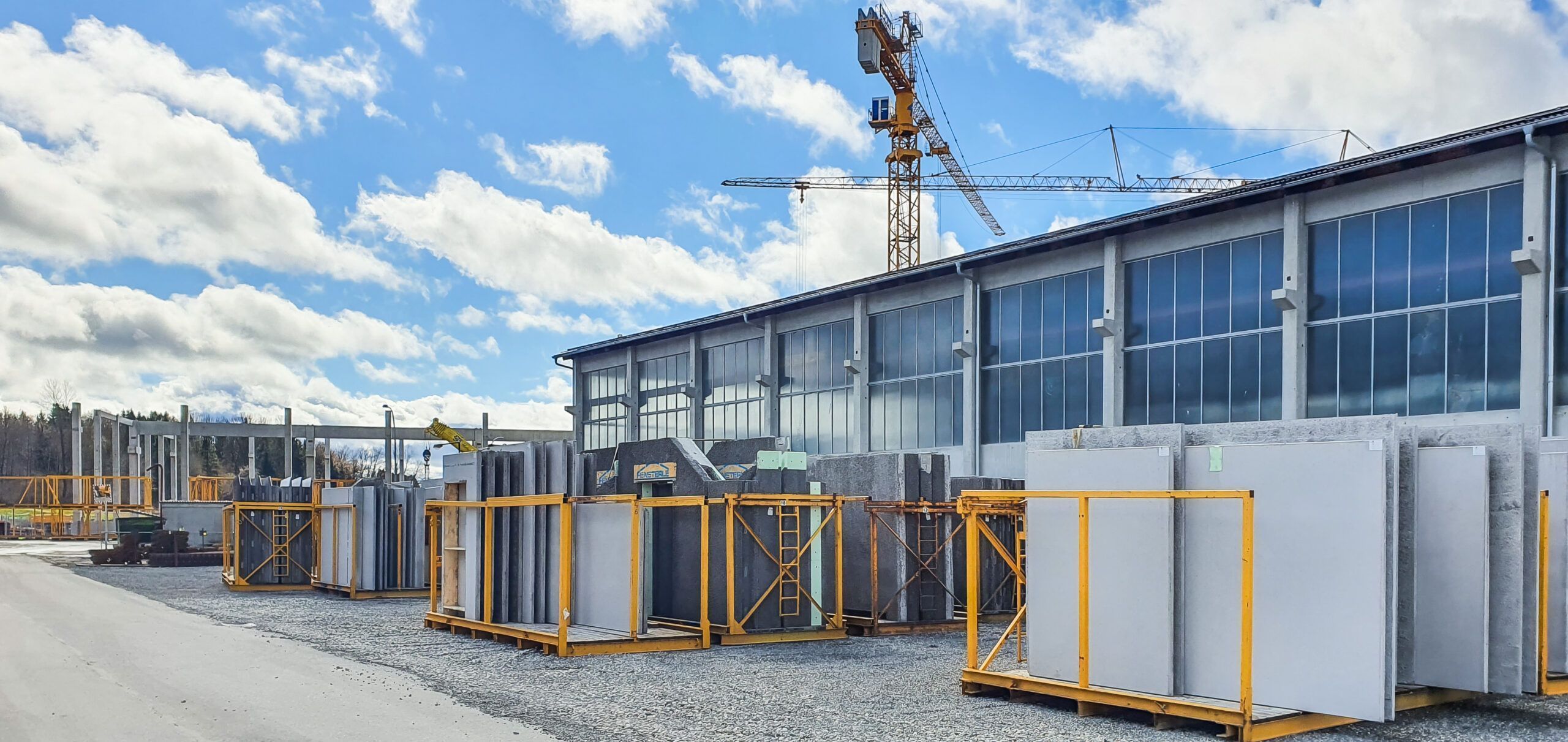 Prefabricated ceilings and walls in a courtyard